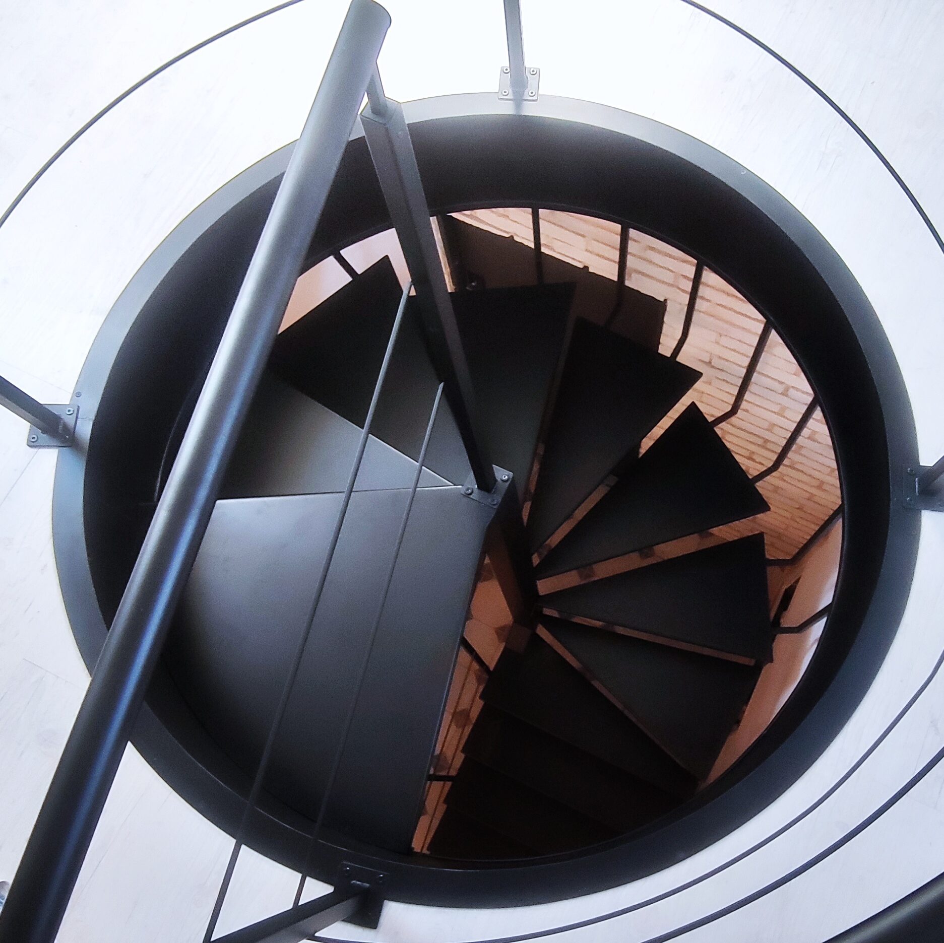 Schody loftowe do okrągłego otworu GDEL